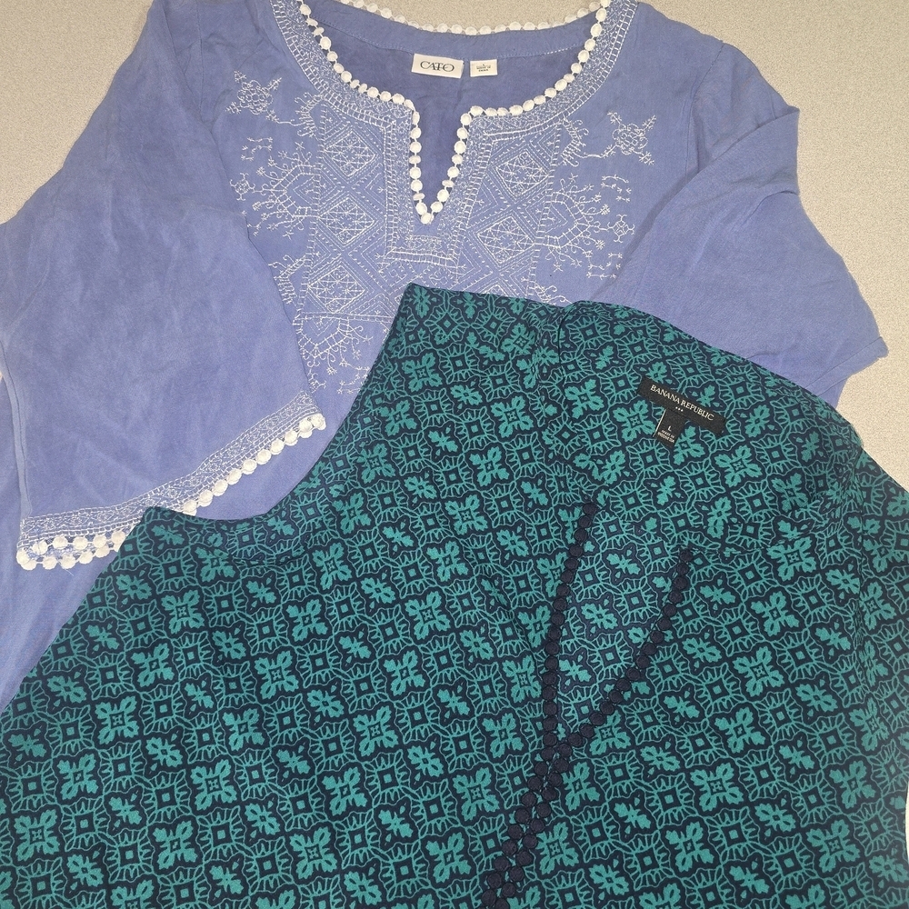 2 Blouses Banana Republic Blue and Teal Blouses